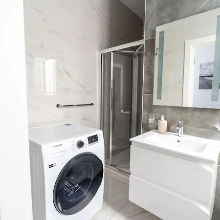 Apartment A25 - 5 Mins Walk To Valletta Ferry - Shopping Mall And Bay By Quicktrips Sliema