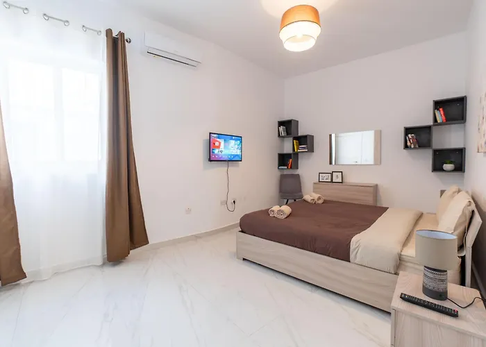 A25 - 5 Mins Walk To Valletta Ferry - Shopping Mall And Bay By Quicktrips Sliema