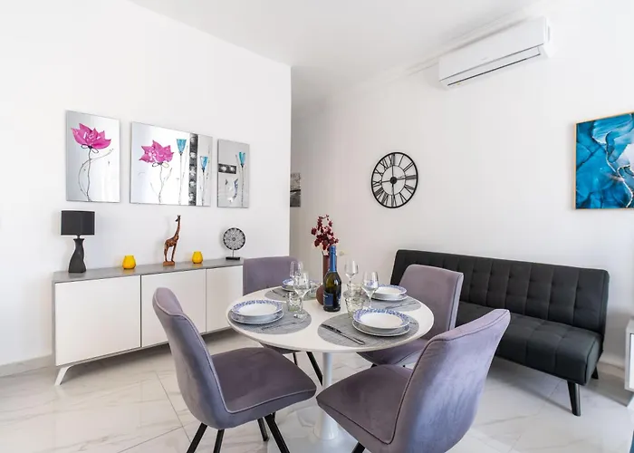 A25 - 5 Mins Walk To Valletta Ferry - Shopping Mall And Bay By Quicktrips Appartamento Sliema